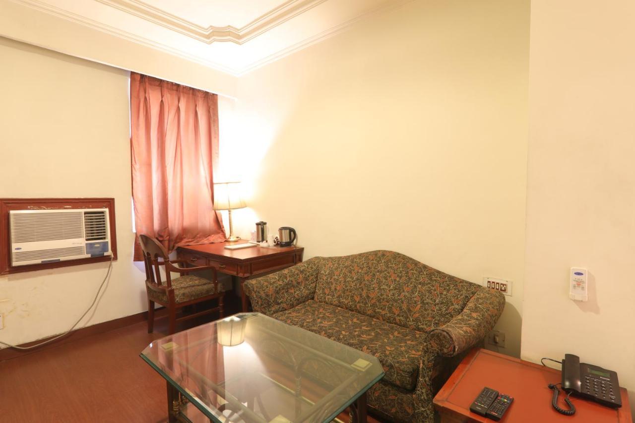 Hotel Mohan Lucknow Exteriör bild
